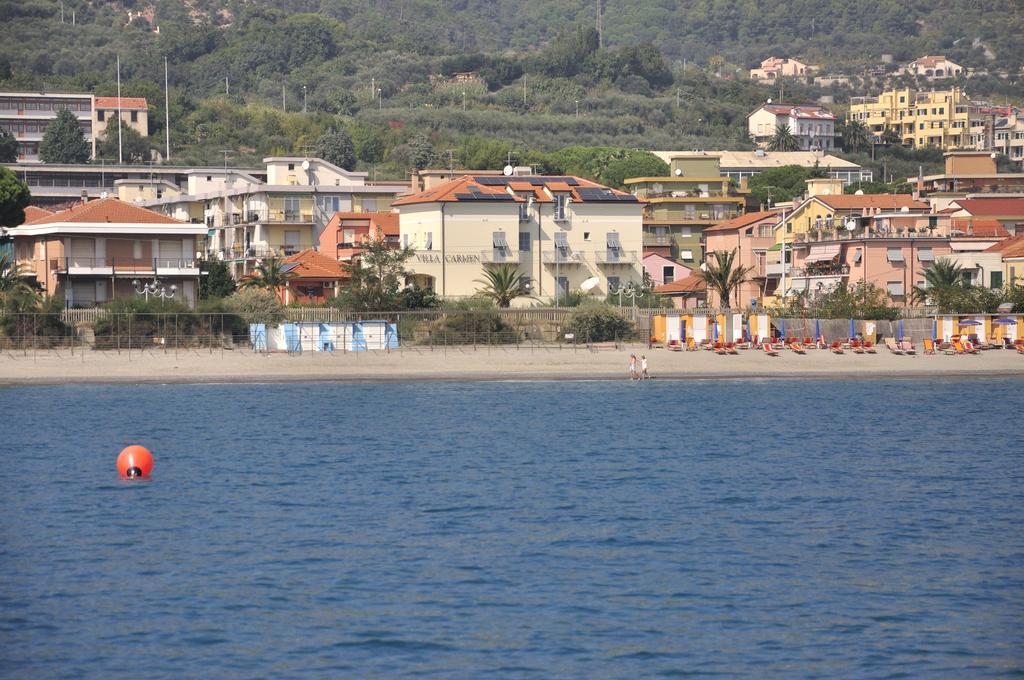 Residence Villa Carmen Fronte Mare A 50 Mt Pietra Ligure Luaran gambar