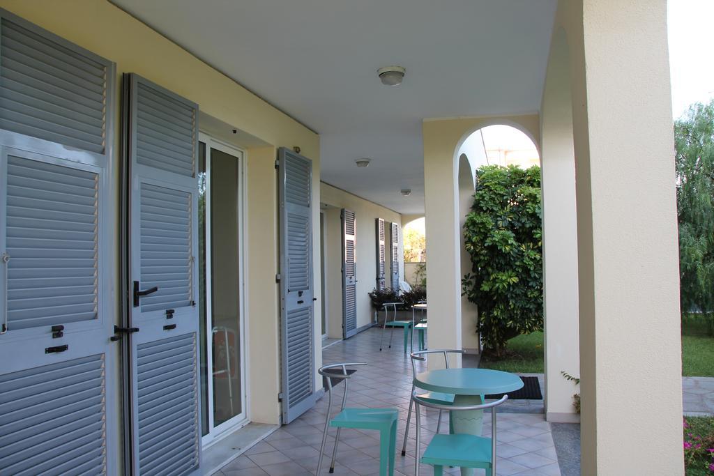 Residence Villa Carmen Fronte Mare A 50 Mt Pietra Ligure Bilik gambar