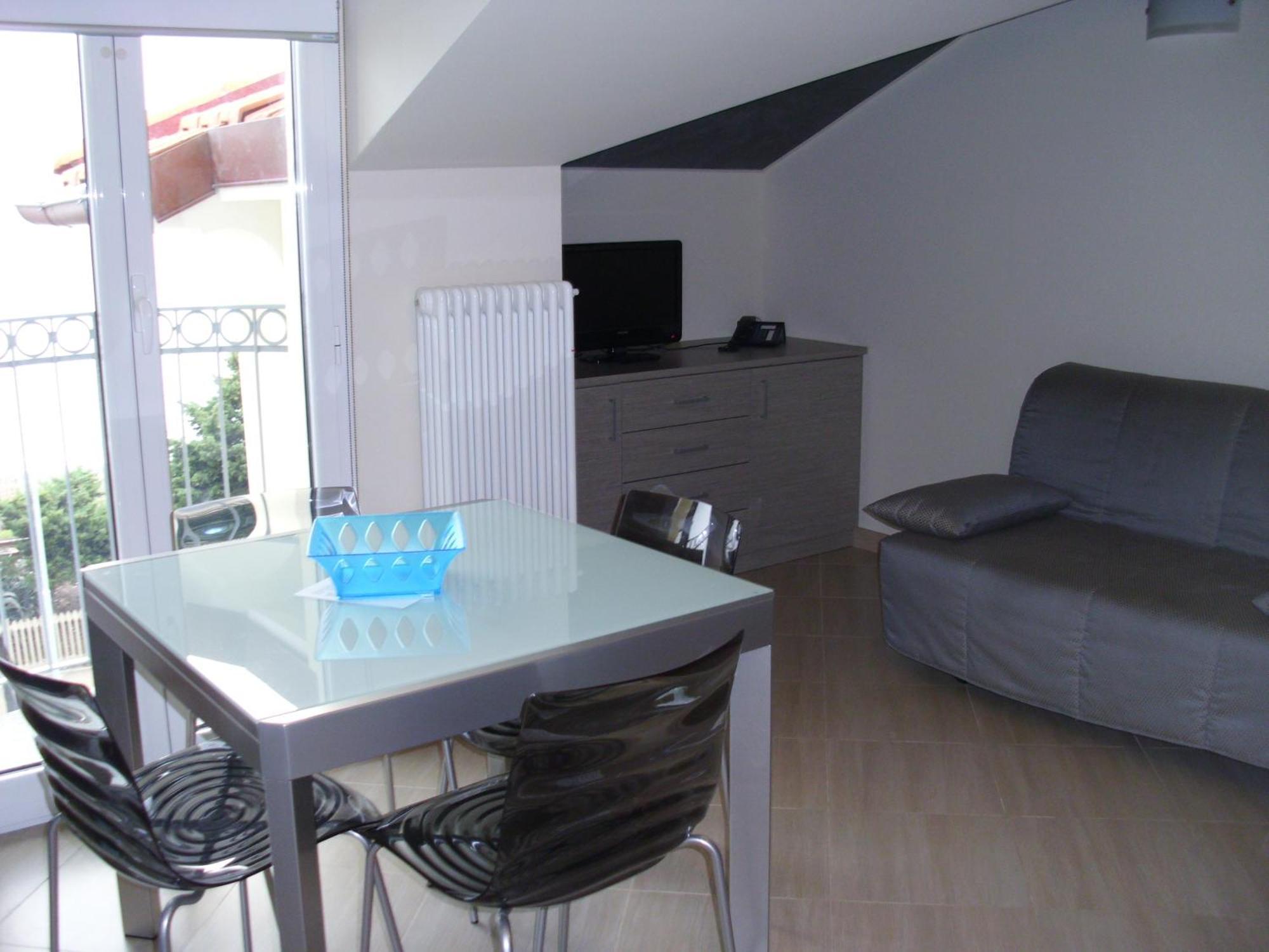 Residence Villa Carmen Fronte Mare A 50 Mt Pietra Ligure Luaran gambar