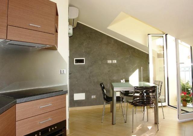 Residence Villa Carmen Fronte Mare A 50 Mt Pietra Ligure Luaran gambar