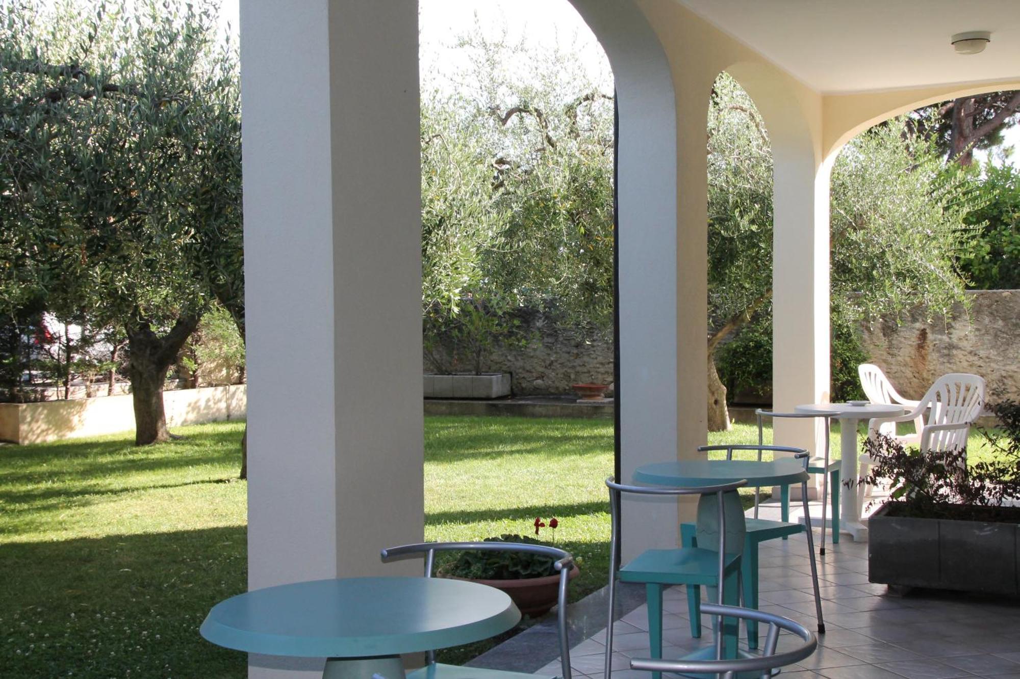 Residence Villa Carmen Fronte Mare A 50 Mt Pietra Ligure Bilik gambar