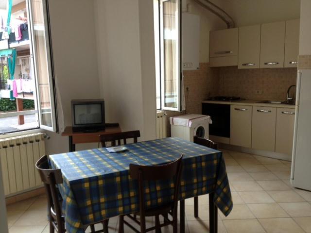Residence Villa Carmen Fronte Mare A 50 Mt Pietra Ligure Luaran gambar