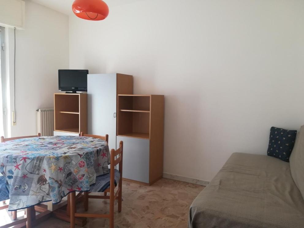 Residence Villa Carmen Fronte Mare A 50 Mt Pietra Ligure Luaran gambar