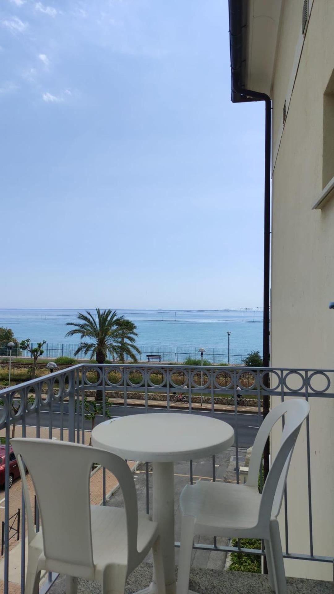 Residence Villa Carmen Fronte Mare A 50 Mt Pietra Ligure Luaran gambar