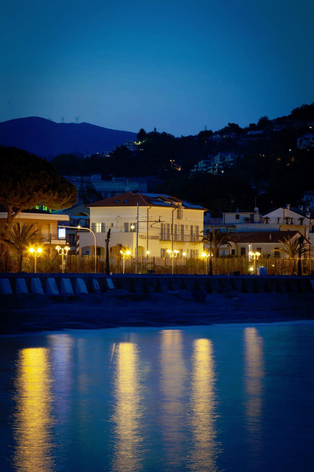 Residence Villa Carmen Fronte Mare A 50 Mt Pietra Ligure Luaran gambar