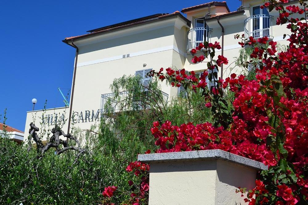 Residence Villa Carmen Fronte Mare A 50 Mt Pietra Ligure Luaran gambar