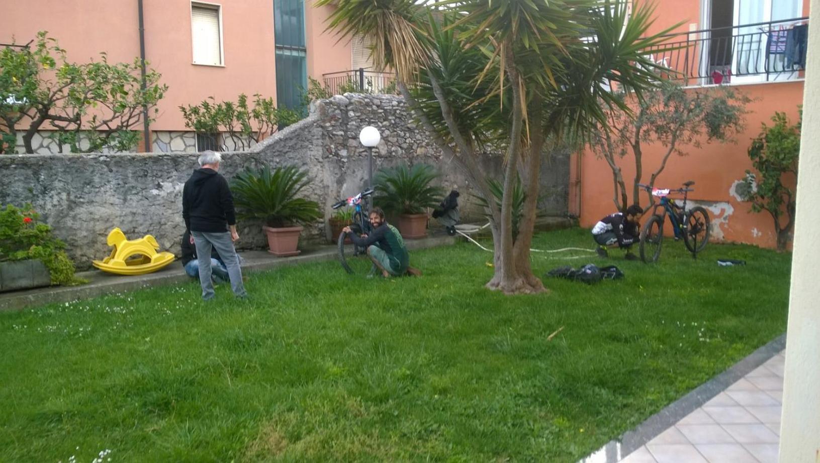 Residence Villa Carmen Fronte Mare A 50 Mt Pietra Ligure Luaran gambar