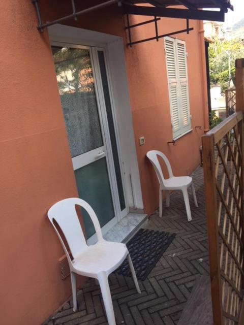 Residence Villa Carmen Fronte Mare A 50 Mt Pietra Ligure Luaran gambar