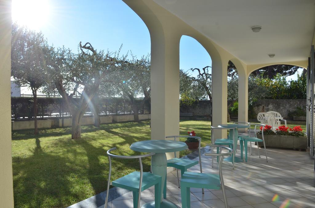 Residence Villa Carmen Fronte Mare A 50 Mt Pietra Ligure Luaran gambar