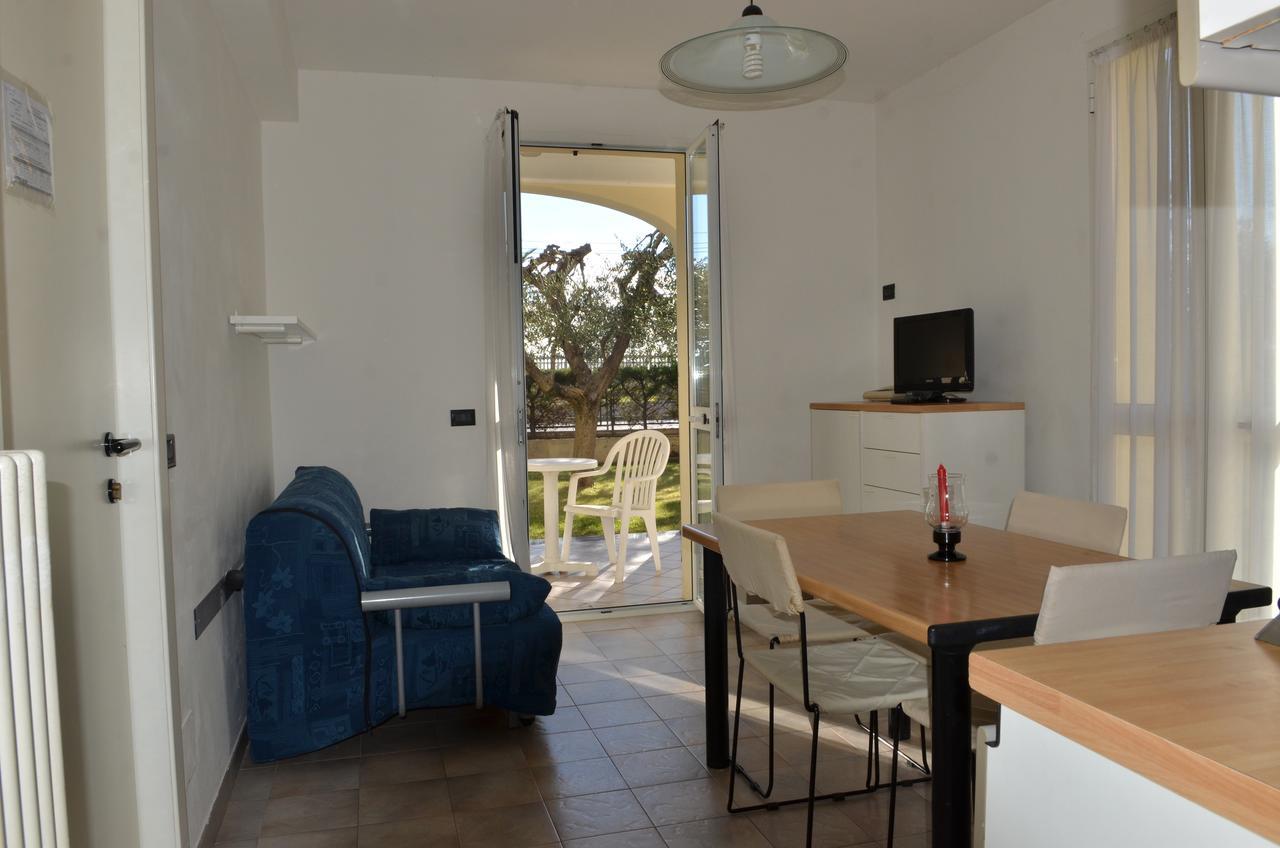 Residence Villa Carmen Fronte Mare A 50 Mt Pietra Ligure Luaran gambar